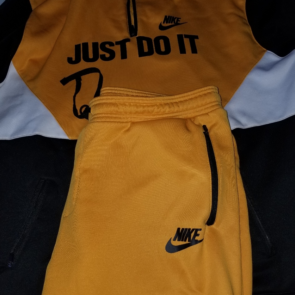 Nike sweatsuit